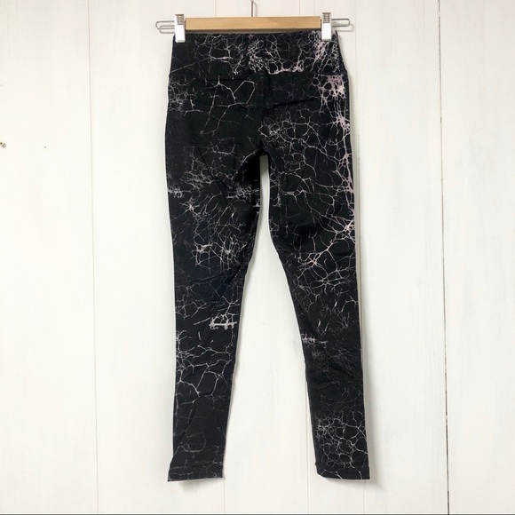 Parklife (Aritzia) Black and White Marble Leggings - Picture 4 of 6